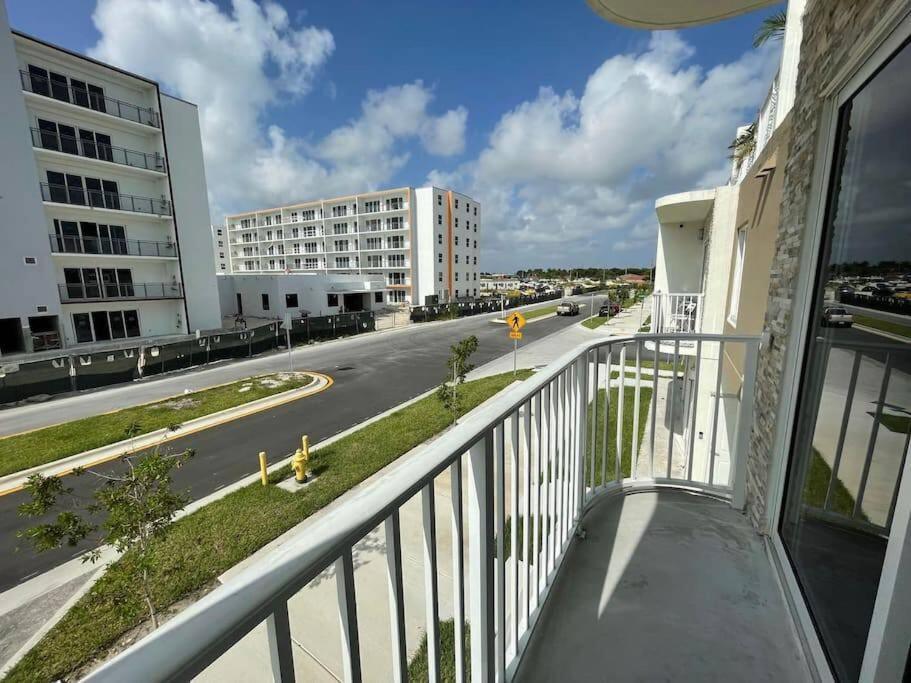 Vacay Spot Experience Luna Sky! 65" Tv Bar, Bbq, Shower Massage Jets, Music, Go To Fl Keys Homestead Luaran gambar